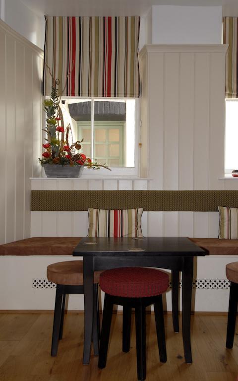 Gwesty'R Emlyn Hotel Newcastle Emlyn Bagian luar foto