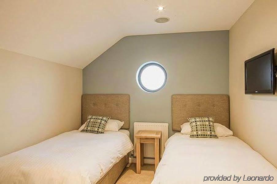 Gwesty'R Emlyn Hotel Newcastle Emlyn Bagian luar foto