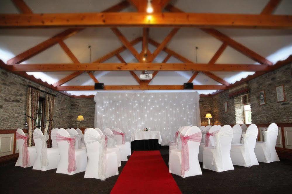 Gwesty'R Emlyn Hotel Newcastle Emlyn Bagian luar foto