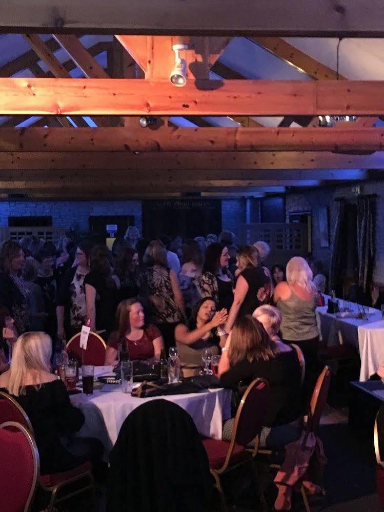 Gwesty'R Emlyn Hotel Newcastle Emlyn Bagian luar foto