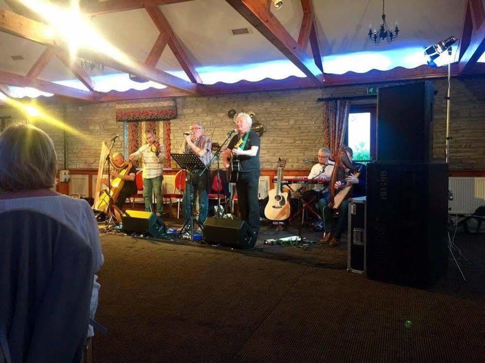Gwesty'R Emlyn Hotel Newcastle Emlyn Bagian luar foto