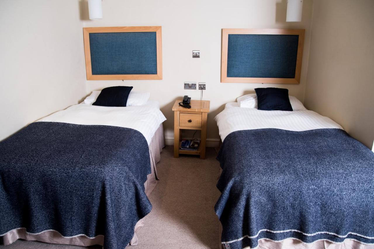 Gwesty'R Emlyn Hotel Newcastle Emlyn Bagian luar foto