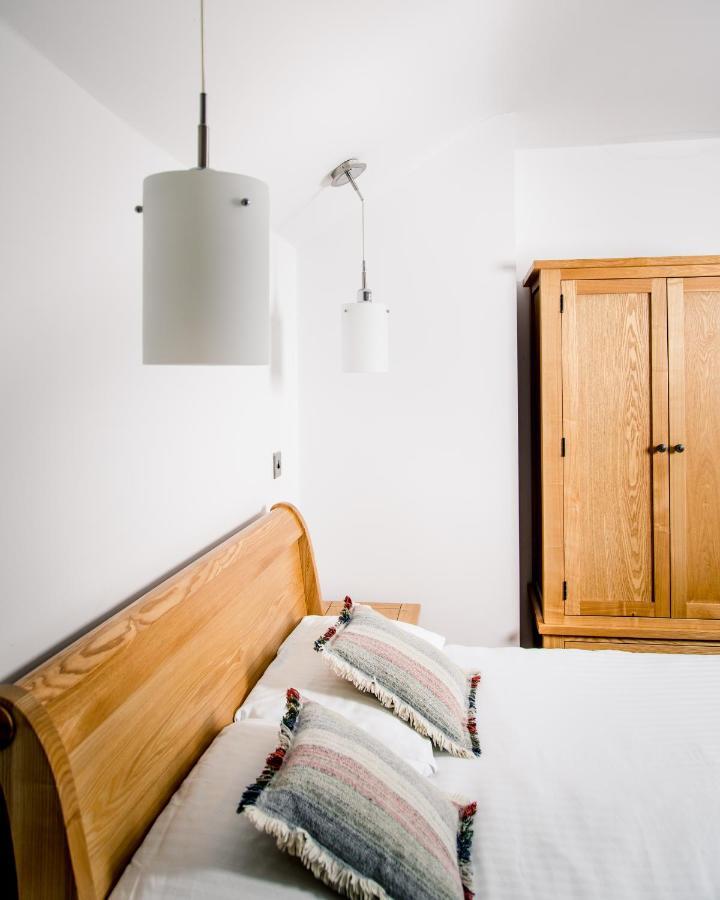 Gwesty'R Emlyn Hotel Newcastle Emlyn Bagian luar foto