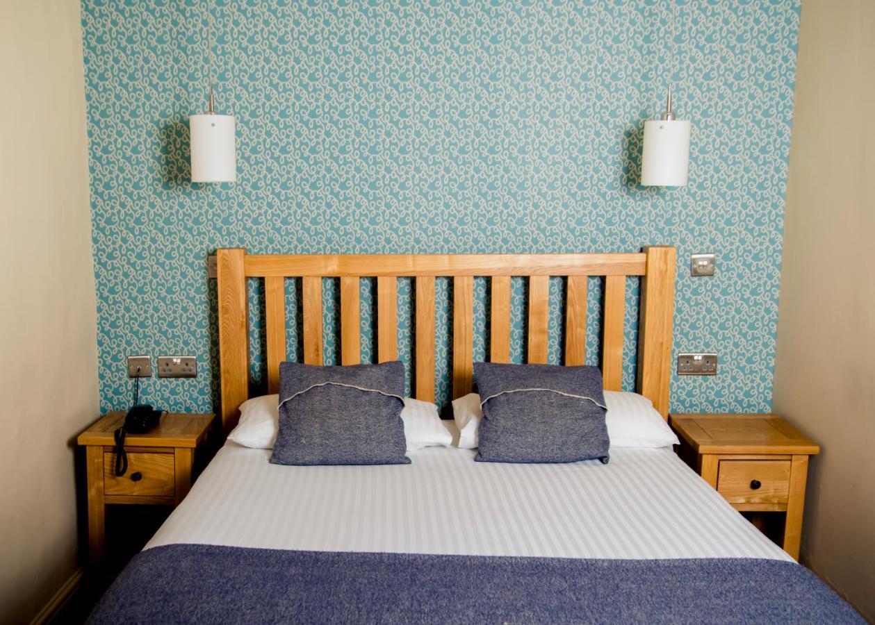 Gwesty'R Emlyn Hotel Newcastle Emlyn Bagian luar foto