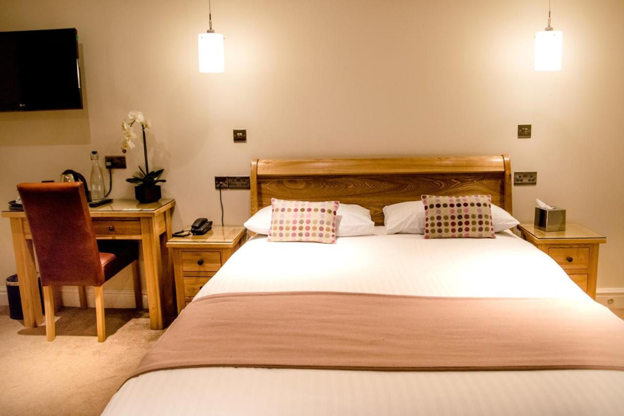 Gwesty'R Emlyn Hotel Newcastle Emlyn Bagian luar foto