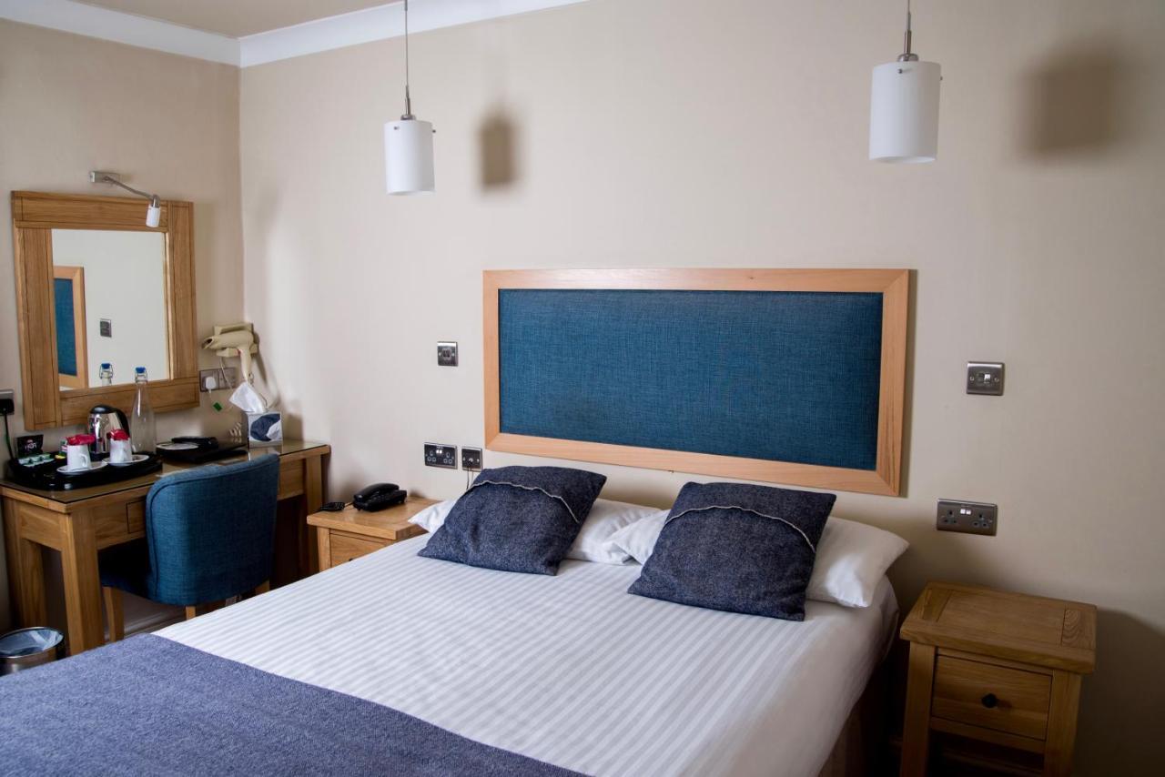 Gwesty'R Emlyn Hotel Newcastle Emlyn Bagian luar foto